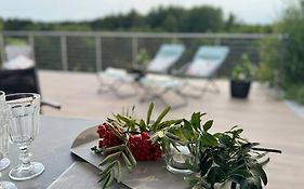 Szarejkowe Wzgórza - Luxury Cottages with Private Hot Tub - Mazury Garbate